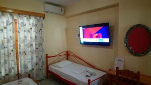 Postel nebo postele na pokoji v ubytování Vrachos Holidays Hotel