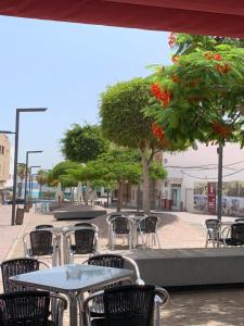 Reštaurácia alebo iné gastronomické zariadenie v ubytovaní Apartamento centrico en Puerto del Rosario