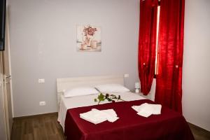 A bed or beds in a room at La casa dei Fiori