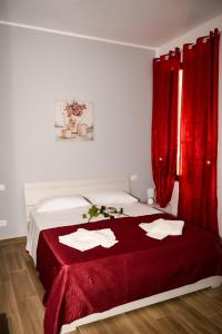 A bed or beds in a room at La casa dei Fiori