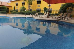 Bazén v ubytování Holiday Inn Express Chihuahua by IHG nebo v jeho okolí