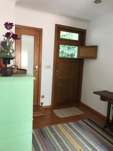 a room with a wooden door and a table at Casas Botelho Elias in Pinhão