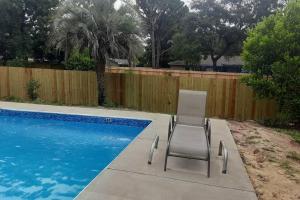 Gallery image of Lovely oasis with private swimming pool 4,6,8 f deep in Gulf Breeze