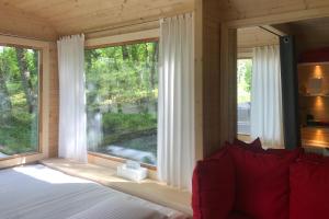 Postel nebo postele na pokoji v ubytování Citi Krasti Eco Spa Residence