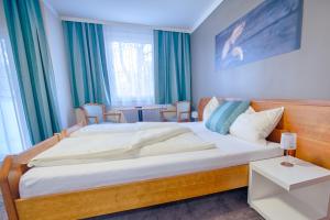 Postel nebo postele na pokoji v ubytování Frühstückshotel Waldbauer