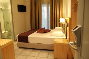 Postel nebo postele na pokoji v ubytování Achilles Hotel