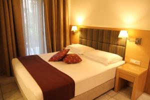 Postel nebo postele na pokoji v ubytování Achilles Hotel