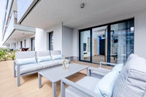 Balkón alebo terasa v ubytovaní Apartament SŁONECZNY 7 Dziwnów Gardenia z widokiem na morze EPapartamenty
