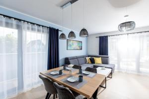 Posedenie v ubytovaní Apartament SŁONECZNY 7 Dziwnów Gardenia z widokiem na morze EPapartamenty