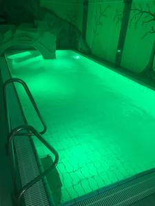 Bazén v ubytování Hotel Sonnenblick nebo v jeho okolí