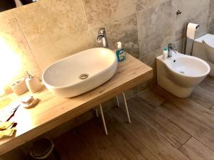 Kúpeľňa v ubytovaní APARTMENT VITERBO CENTRO CORSO