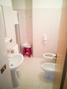 a bathroom with a sink and a toilet and a stool at Agriturismo dell'Altopiano in Serle
