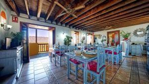 Reštaurácia alebo iné gastronomické zariadenie v ubytovaní Hotel Rural la Correa del Almendro ONLY ADULTS