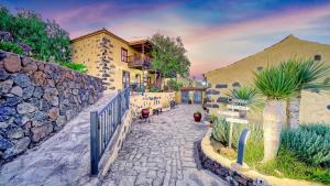 صورة لـ Hotel Rural la Correa del Almendro ONLY ADULTS في أرونا