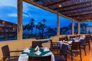 En restaurant eller et andet spisested på Posada Real Los Cabos