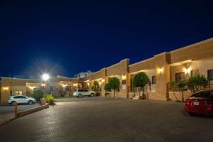 a parking lot in front of a building at night at Best Western Cumbres Inn Cd. Cuauhtemoc in Cuauhtémoc