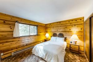 Ένα ή περισσότερα κρεβάτια σε δωμάτιο στο Tahoma Getaway