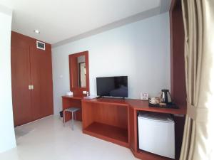 a room with a desk with a television on it at CC Beach Resort in Khanom