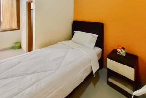Postelja oz. postelje v sobi nastanitve RedDoorz Syariah Plus near Cirebon Super Block Mall 2
