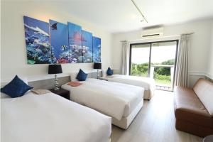Кровать или кровати в номере Royal View Hotel Churaumi