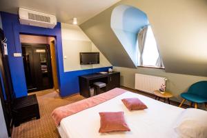 Кровать или кровати в номере Hotel Arena