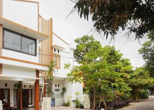 Gallery image of RedDoorz @ Jalan Danau Limboto in Malang