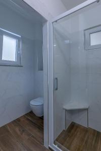 Koupelna v ubytování Arena Blue Dream - modern apartment with terrace + 7 fotografií