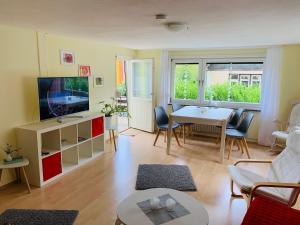TV a/nebo společenská místnost v ubytování Ferienwohnung Pusteblume