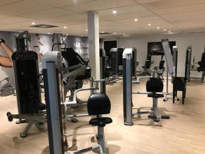 Fitness centrum a/nebo fitness zařízení v ubytování Möre Hotell & Konferens