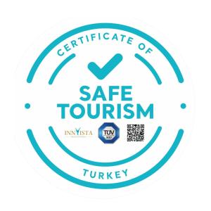 un logotipo para el certificado de turismo seguro en Innvista Hotels Belek en Belek