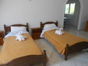 A bed or beds in a room at Akropolis studios