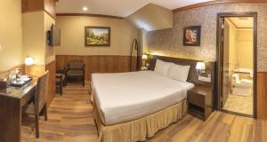 Postel nebo postele na pokoji v ubytování Kings Hotel Dalat