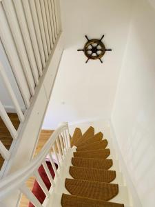 a spiral staircase with a wheel on the wall at FUNCKyHOME Apartments in Ratekau