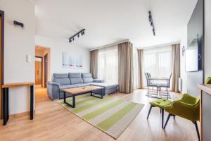 Posteľ alebo postele v izbe v ubytovaní Apartamenty Sun & Snow Residence II Jastrzębia Góra - plac zabaw, blisko plaży, wysoki standard