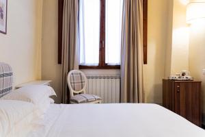 A bed or beds in a room at Casa Uffizi XIII Century Tower House Boutique Hotel