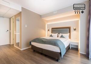 Ein Bett oder Betten in einem Zimmer der Unterkunft Stadthotel Freiburg Kolping Hotels & Resorts