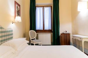 A bed or beds in a room at Casa Uffizi XIII Century Tower House Boutique Hotel