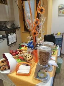 a table with food and a blender on it at Vico 59 in Ortona