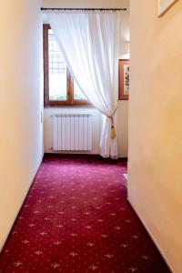 A bed or beds in a room at Casa Uffizi XIII Century Tower House Boutique Hotel