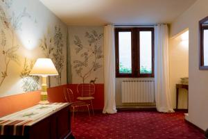 A seating area at Casa Uffizi XIII Century Tower House Boutique Hotel