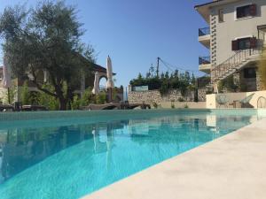 The swimming pool at or close to Venetiko Villas