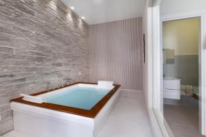 Kúpeľňa v ubytovaní Emma luxury room + 33 fotografií