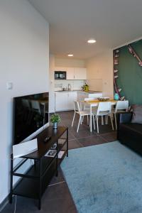 Kuchyňa alebo kuchynka v ubytovaní Marina Apartman Hotel