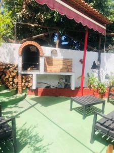 a patio with a grill and a table and a bench at Los Viejitos en Firgas in Firgas