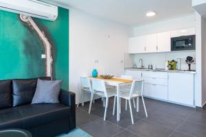 Kuchyňa alebo kuchynka v ubytovaní Marina Apartman Hotel
