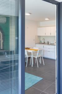 Kuchyňa alebo kuchynka v ubytovaní Marina Apartman Hotel