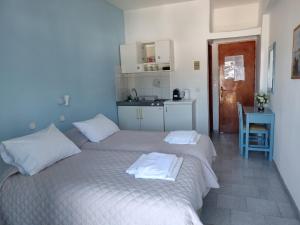 A bed or beds in a room at Kamelia