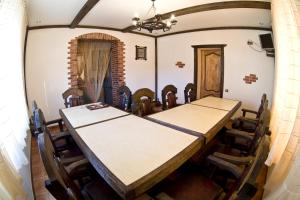 a dining room with a long table and chairs at Брусний View House in Sheshory