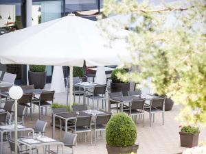 Restoran või mõni muu söögikoht majutusasutuses Novotel Suites Genève Aéroport