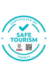 un logo pour le certificat de tourisme sûr dans l'établissement VONRESORT Golden Coast & Aqua - Kids Concept-Ultra All Inclusive, à Sidé